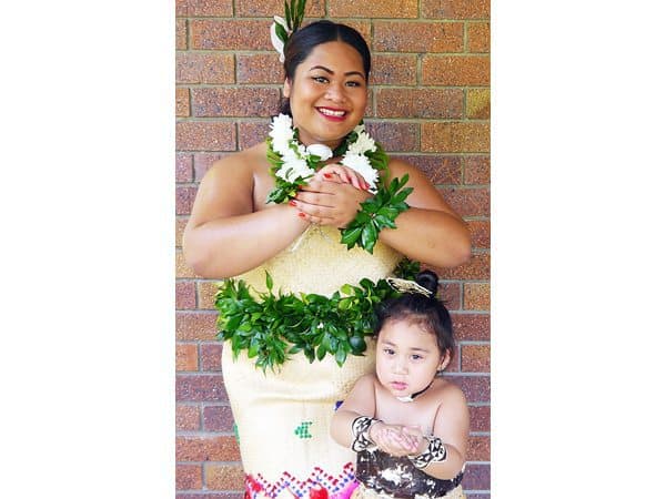 Tamaitai lalelei sa faatinoina siva a Tonga