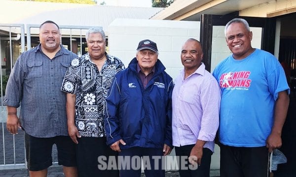 Sui ta’ita’ifono o le Mangere-Bridge Local Board, Walter Togiamua ma le Board Member Tafafunai Tasi Lauese ma faatonu o le Walking Samoans